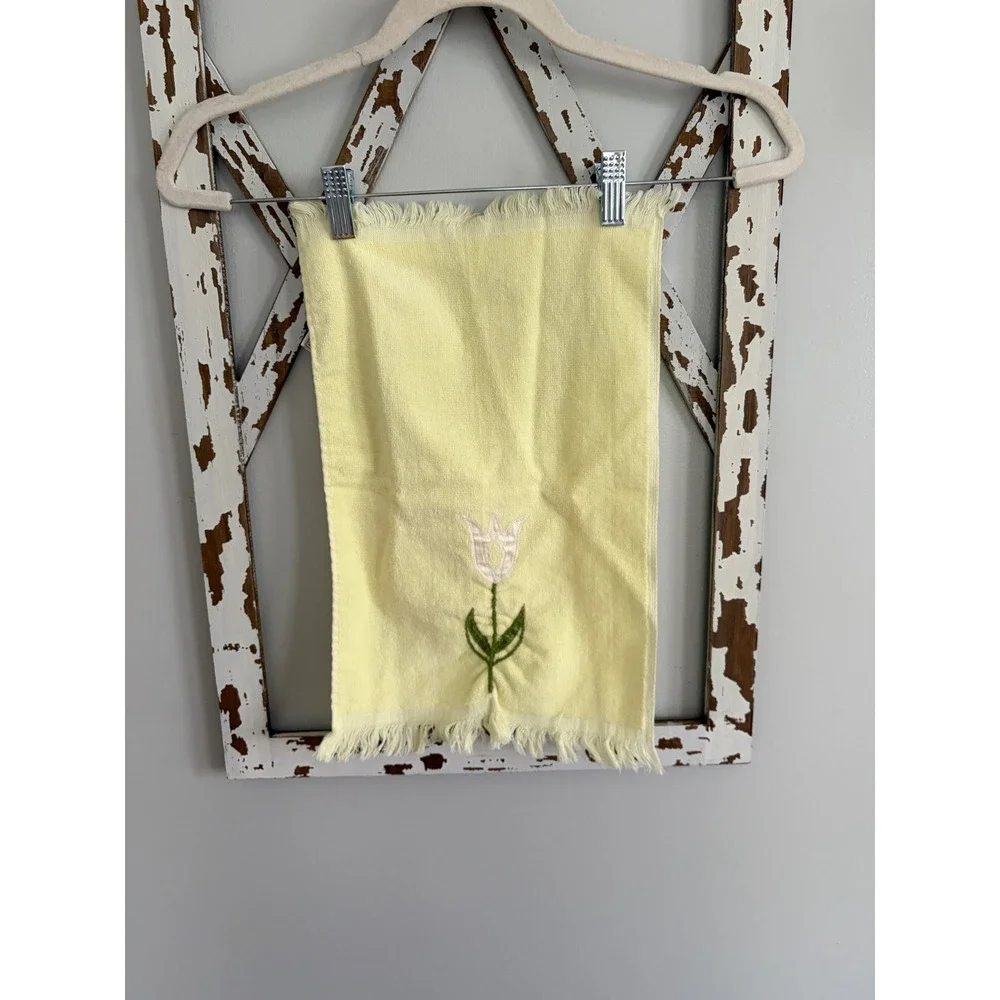 VTG Yellow Embroidered Flower Hand Finger Tip Towel